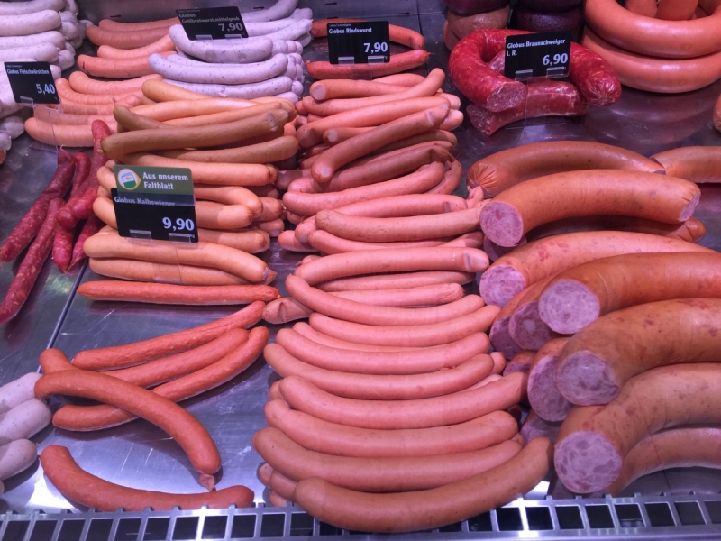 charcuterie-VIDAUBAN-min_sausages_meat_butchery-1069321